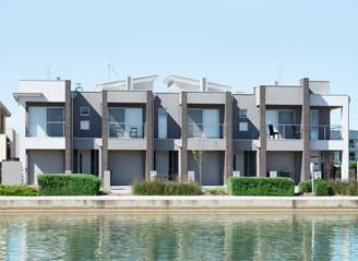 Construcción y remodelación de conjuntos habitacionales unifamiliares o multifamiliares.